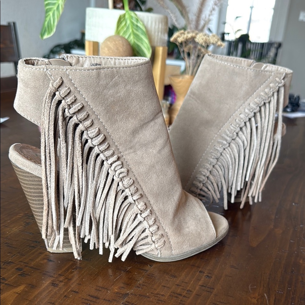 Rampage Lauryn Tan Fringe Open Toe Booties (size 8M)